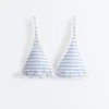 Gestreiftes, strukturiertes Triangel-Bikinioberteil mit Neckholder Gestreiftes, strukturiertes Triangel-Bikinioberteil mit Neckholder