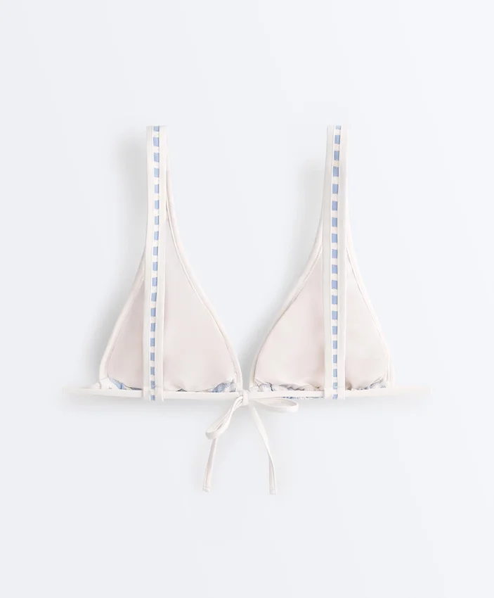 Gestreiftes, strukturiertes Triangel-Bikinioberteil mit Neckholder Gestreiftes, strukturiertes Triangel-Bikinioberteil mit Neckholder