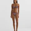 Gestreiftes Triangel-Oberteil für Bikinis Gestreiftes Triangel-Oberteil für Bikinis
