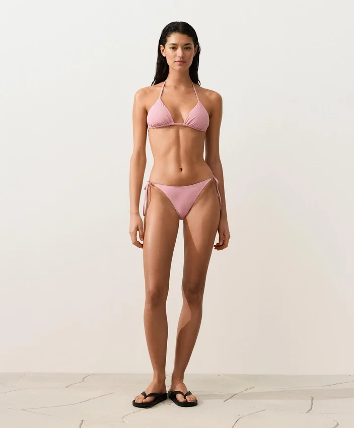 Gestreifter Bikini-Slip mit mittlerer Bedeckung und Bindebändern Gestreifter Bikini-Slip mit mittlerer Bedeckung und Bindebändern