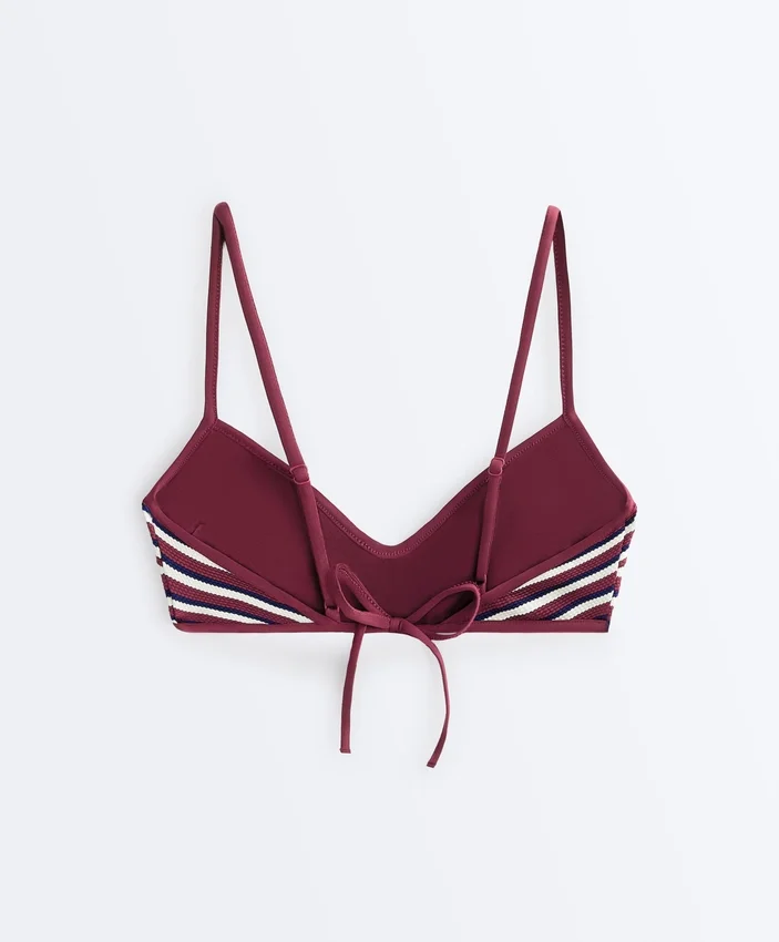 Gestreiftes Triangel-Oberteil für Bikinis Gestreiftes Triangel-Oberteil für Bikinis