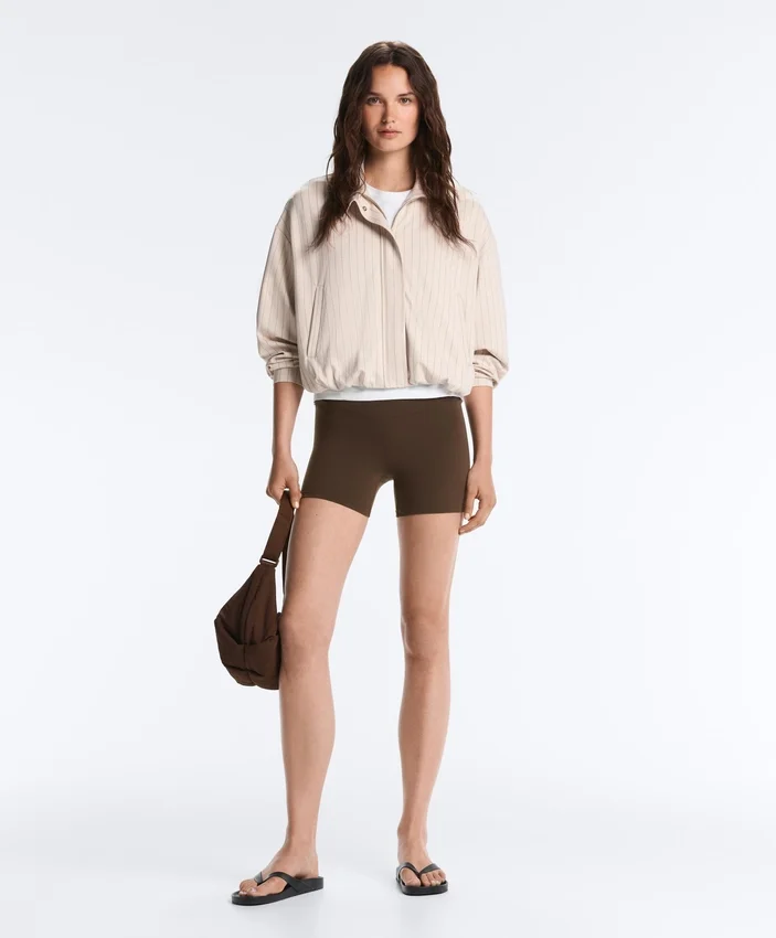 Gestreite Jacke mit ausgestellter Säume Gestreite Jacke mit ausgestellter Säume