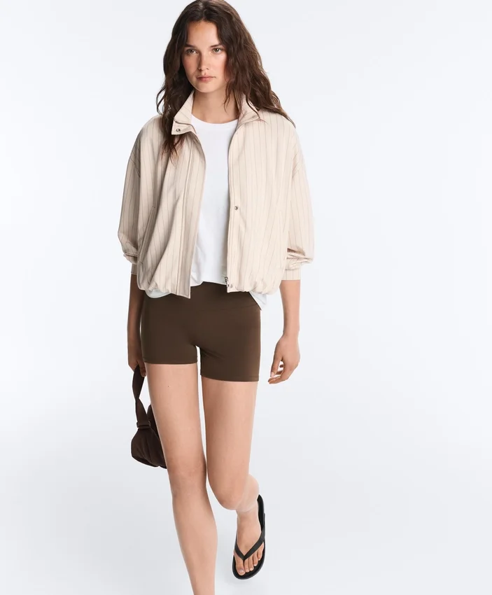 Gestreite Jacke mit ausgestellter Säume Gestreite Jacke mit ausgestellter Säume
