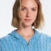 Gewaschene Kapuzenjacke aus Zopfstrick