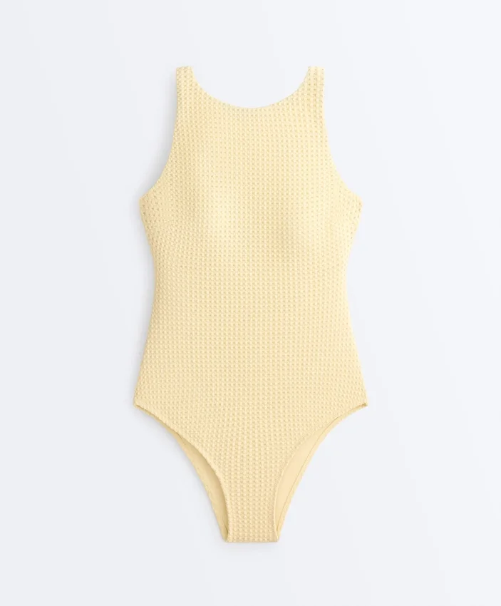 Halter-Badeanzug aus Häkelstoff mit Bubble-Struktur Halter-Badeanzug aus Häkelstoff mit Bubble-Struktur
