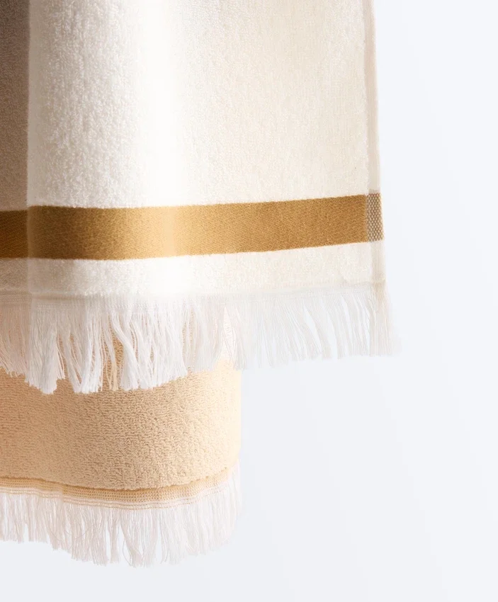 Handtuch aus 100 % Baumwolle mit Streifenmuster Handtuch aus 100 % Baumwolle mit Streifenmuster