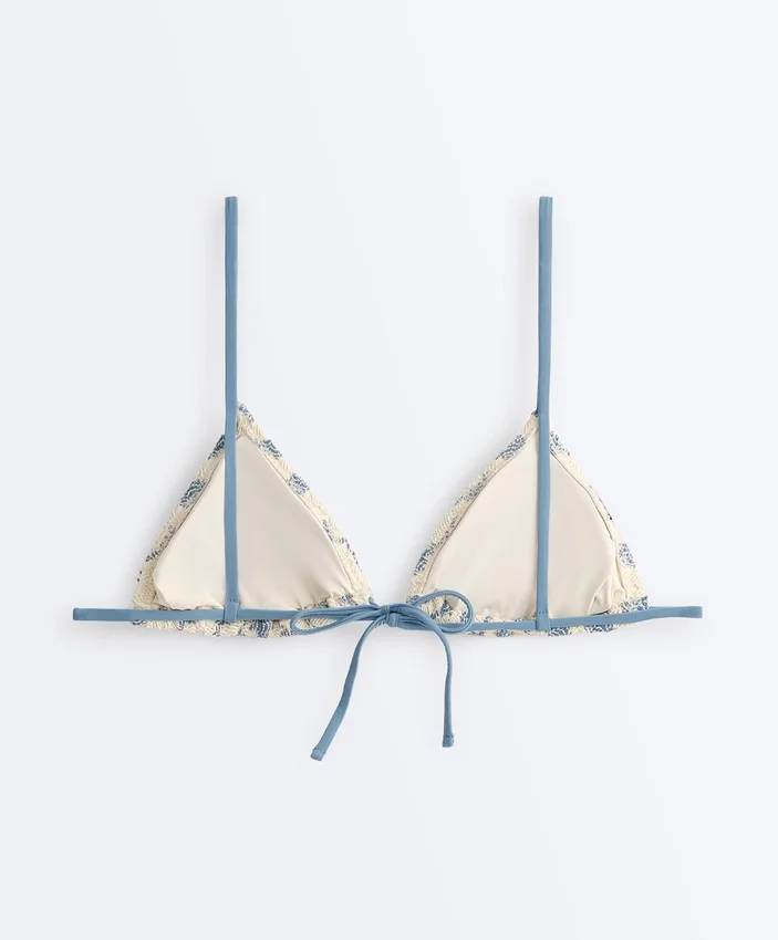 Häkel-Triangel-Bikinis mit kontrastierenden Wellen Häkel-Triangel-Bikinis mit kontrastierenden Wellen