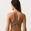 Häkel-Triangel-Bikinis mit kontrastierenden Wellen Häkel-Triangel-Bikinis mit kontrastierenden Wellen