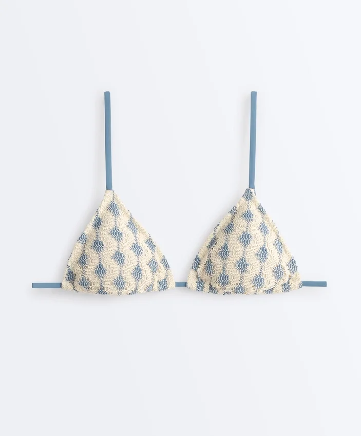 Häkel-Triangel-Bikinis mit kontrastierenden Wellen Häkel-Triangel-Bikinis mit kontrastierenden Wellen