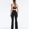 Hoch geschnittene Compressive-Hose mit ausgestelltem Bein Hoch geschnittene Compressive-Hose mit ausgestelltem Bein