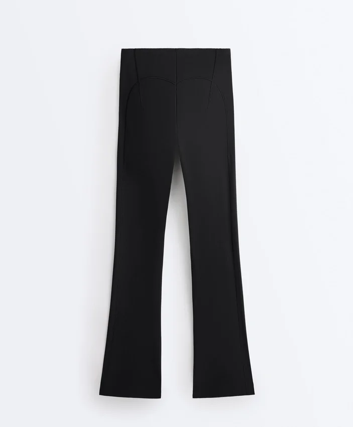 Hoch geschnittene Compressive-Hose mit ausgestelltem Bein Hoch geschnittene Compressive-Hose mit ausgestelltem Bein