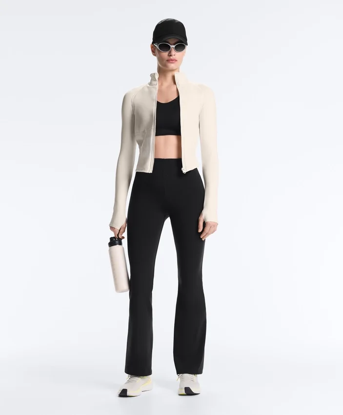 Hoch geschnittene Compressive-Hose mit ausgestelltem Bein Hoch geschnittene Compressive-Hose mit ausgestelltem Bein