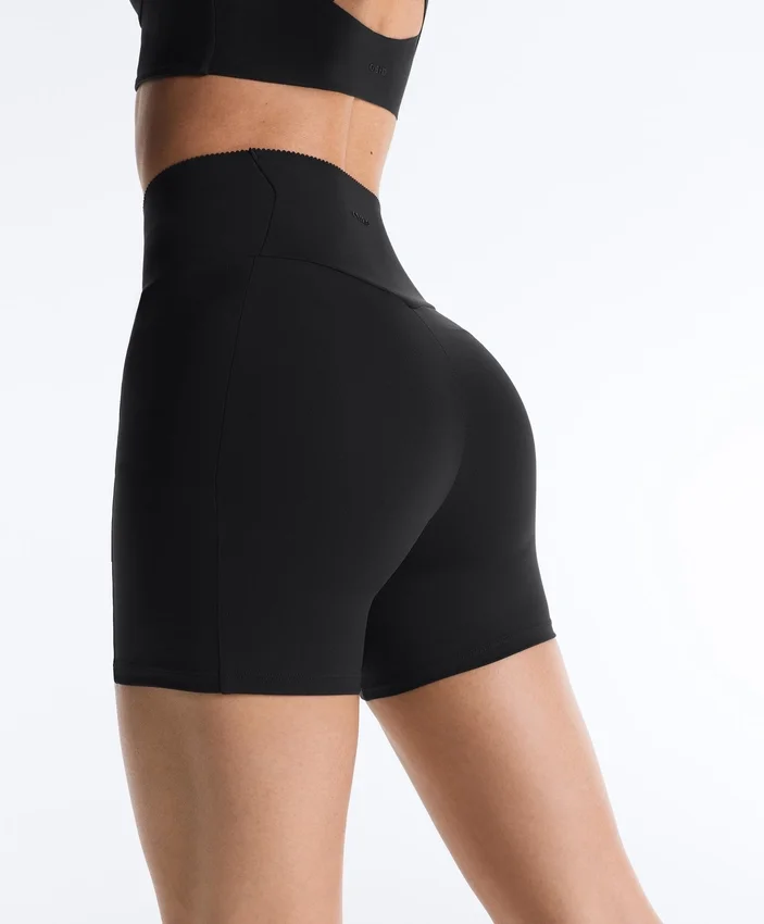 Hoch geschnittene Compressive-Hosen mit 10 cm Beinlänge Hoch geschnittene Compressive-Hosen mit 10 cm Beinlänge