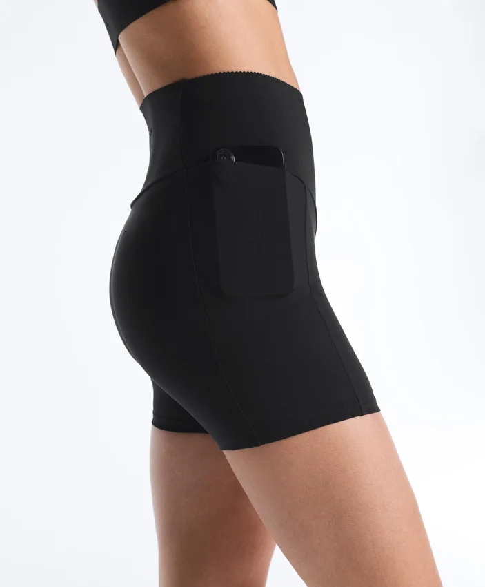 Hoch geschnittene Compressive-Hosen mit 10 cm Beinlänge Hoch geschnittene Compressive-Hosen mit 10 cm Beinlänge