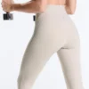 Hoch geschnittene, kompressive, reflektierende Core Control-Leggings in Knöchellänge Hoch geschnittene, kompressive, reflektierende Core Control-Leggings in Knöchellänge