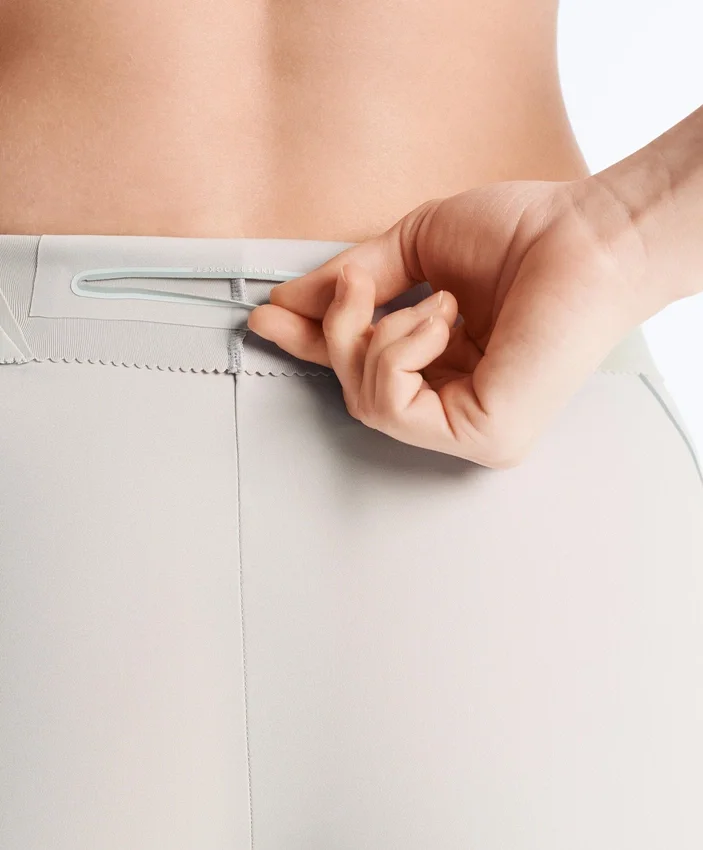 Hoch geschnittene, kompressive, reflektierende Core Control-Leggings in Knöchellänge Hoch geschnittene, kompressive, reflektierende Core Control-Leggings in Knöchellänge