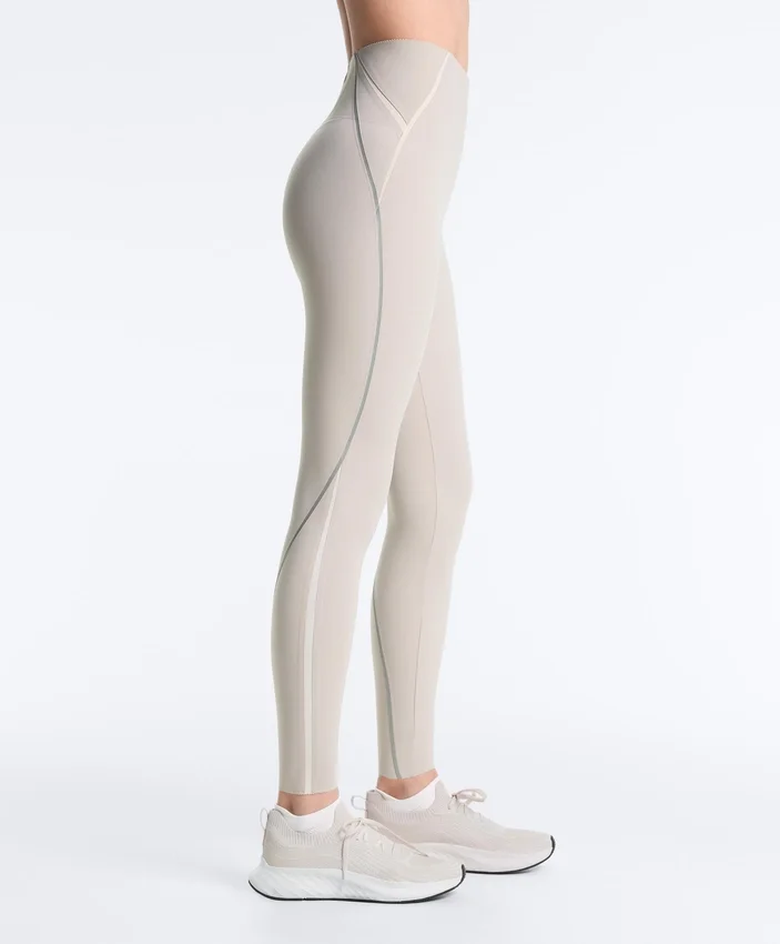 Hoch geschnittene, kompressive, reflektierende Core Control-Leggings in Knöchellänge Hoch geschnittene, kompressive, reflektierende Core Control-Leggings in Knöchellänge