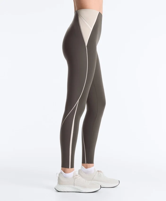 Hoch geschnittene, kompressive, reflektierende Core Control-Leggings in Knöchellänge Hoch geschnittene, kompressive, reflektierende Core Control-Leggings in Knöchellänge