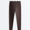 Hoch geschnittene, komprimierende Core Control-Leggings in Knöchellänge mit Wellenmuster Hoch geschnittene, komprimierende Core Control-Leggings in Knöchellänge mit Wellenmuster