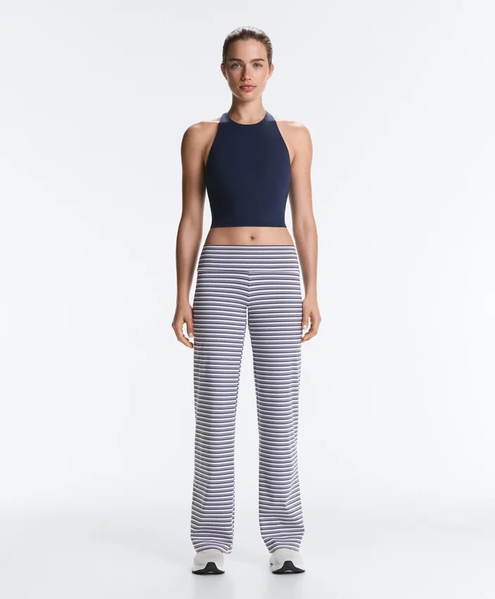 Hoch taillierte Comfortlux-Hose mit geradem Bein und Streifenmuster Hoch taillierte Comfortlux-Hose mit geradem Bein und Streifenmuster