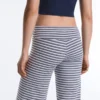 Hoch taillierte Comfortlux-Hose mit geradem Bein und Streifenmuster Hoch taillierte Comfortlux-Hose mit geradem Bein und Streifenmuster