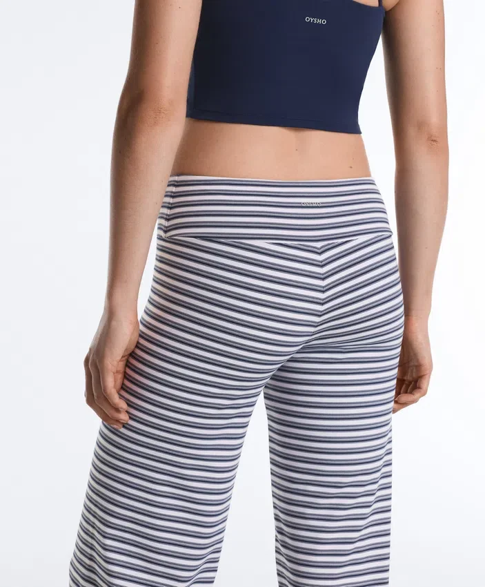 Hoch taillierte Comfortlux-Hose mit geradem Bein und Streifenmuster Hoch taillierte Comfortlux-Hose mit geradem Bein und Streifenmuster