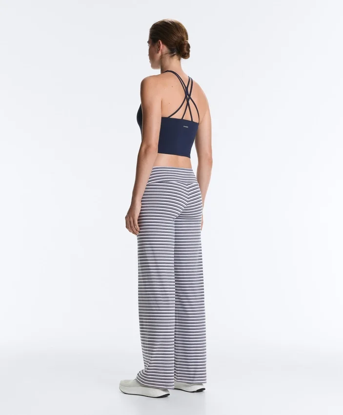 Hoch taillierte Comfortlux-Hose mit geradem Bein und Streifenmuster Hoch taillierte Comfortlux-Hose mit geradem Bein und Streifenmuster
