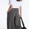 Hoch taillierte Hose aus Baumwollpiqué mit weitem Bein