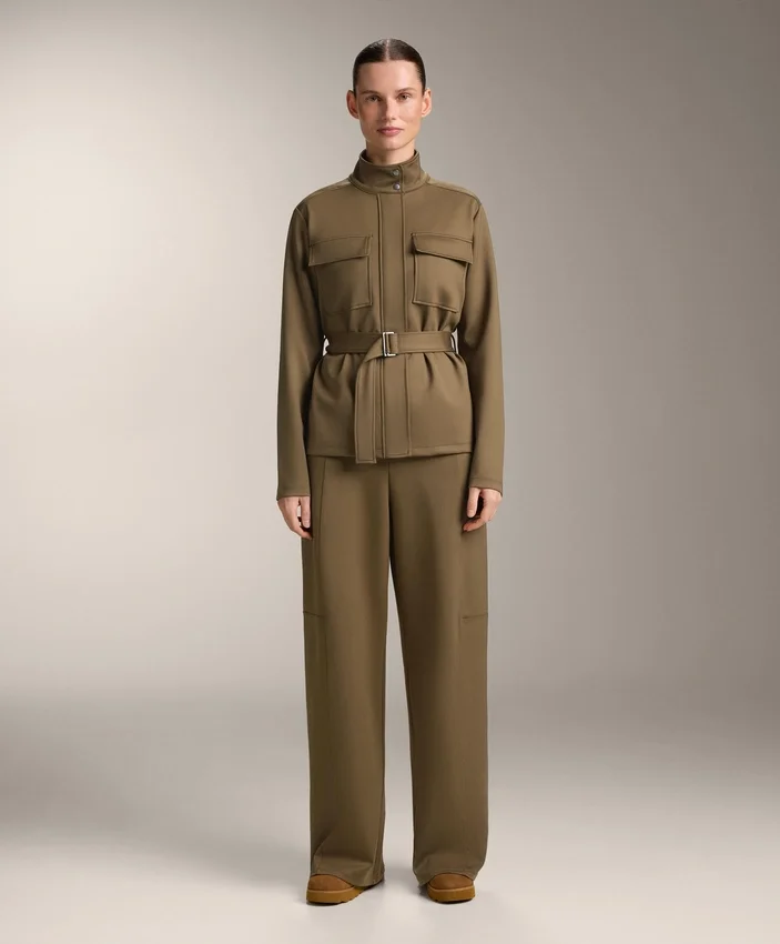 Hoch taillierte Hose mit geradem Bein im Neopren-Look Hoch taillierte Hose mit geradem Bein im Neopren-Look