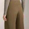 Hoch taillierte Hose mit geradem Bein im Neopren-Look Hoch taillierte Hose mit geradem Bein im Neopren-Look