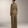 Hoch taillierte Hose mit geradem Bein im Neopren-Look Hoch taillierte Hose mit geradem Bein im Neopren-Look