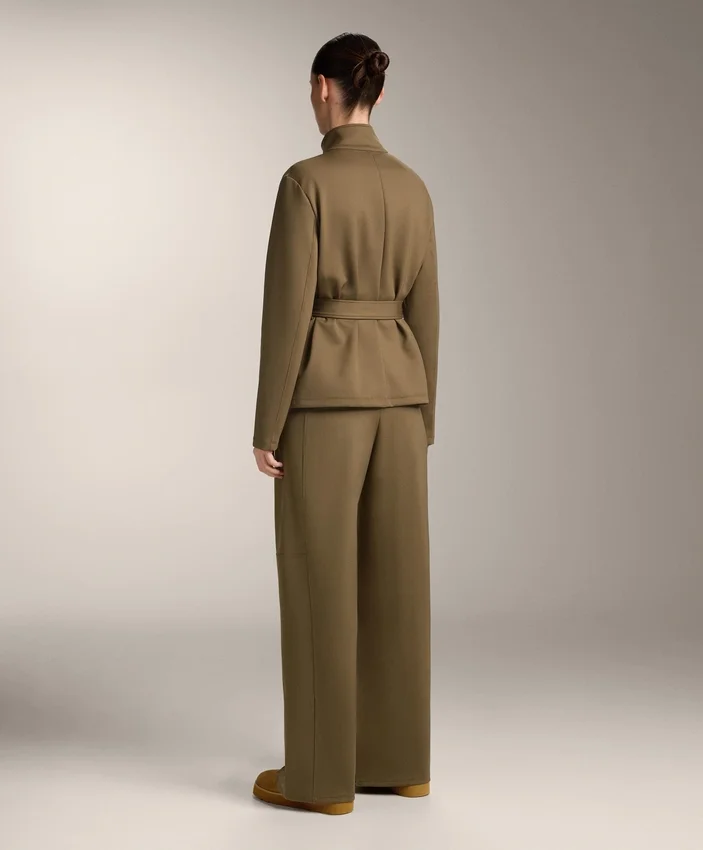 Hoch taillierte Hose mit geradem Bein im Neopren-Look Hoch taillierte Hose mit geradem Bein im Neopren-Look