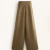 Hoch taillierte Hose mit geradem Bein im Neopren-Look Hoch taillierte Hose mit geradem Bein im Neopren-Look