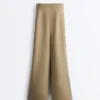 Hoch taillierte Hose mit geradem Bein im Neopren-Look und Paspelierung Hoch taillierte Hose mit geradem Bein im Neopren-Look und Paspelierung