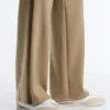 Hoch taillierte Hose mit geradem Bein im Neopren-Look und Paspelierung Hoch taillierte Hose mit geradem Bein im Neopren-Look und Paspelierung