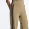 Hoch taillierte Hose mit geradem Bein im Neopren-Look und Paspelierung Hoch taillierte Hose mit geradem Bein im Neopren-Look und Paspelierung