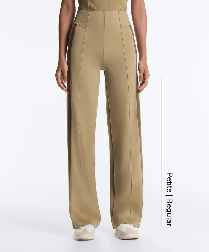 Hoch taillierte Hose mit geradem Bein im Neopren-Look und Paspelierung Hoch taillierte Hose mit geradem Bein im Neopren-Look und Paspelierung