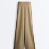 Hoch taillierte Hose mit geradem Bein im Neopren-Look und Paspelierung Hoch taillierte Hose mit geradem Bein im Neopren-Look und Paspelierung