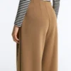 Hoch taillierte Twill-Hose mit weitem Bein und Falten Hoch taillierte Twill-Hose mit weitem Bein und Falten