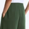Hoch taillierte Twill-Hose mit weitem Bein und Falten Hoch taillierte Twill-Hose mit weitem Bein und Falten