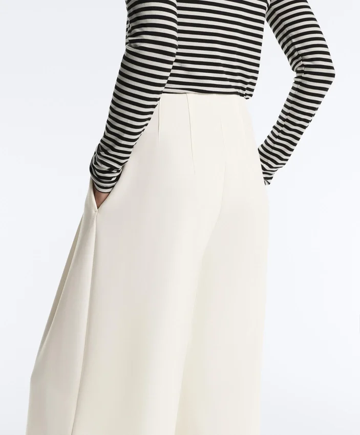 Hoch taillierte Twill-Hose mit weitem Bein und Falten Hoch taillierte Twill-Hose mit weitem Bein und Falten