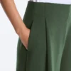 Hoch taillierte Twill-Hose mit weitem Bein und Falten Hoch taillierte Twill-Hose mit weitem Bein und Falten
