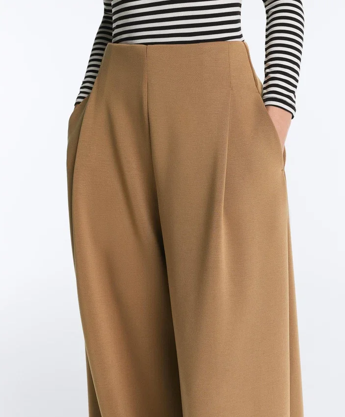 Hoch taillierte Twill-Hose mit weitem Bein und Falten Hoch taillierte Twill-Hose mit weitem Bein und Falten