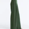 Hoch taillierte Twill-Hose mit weitem Bein und Falten Hoch taillierte Twill-Hose mit weitem Bein und Falten
