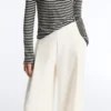 Hoch taillierte Twill-Hose mit weitem Bein und Falten Hoch taillierte Twill-Hose mit weitem Bein und Falten