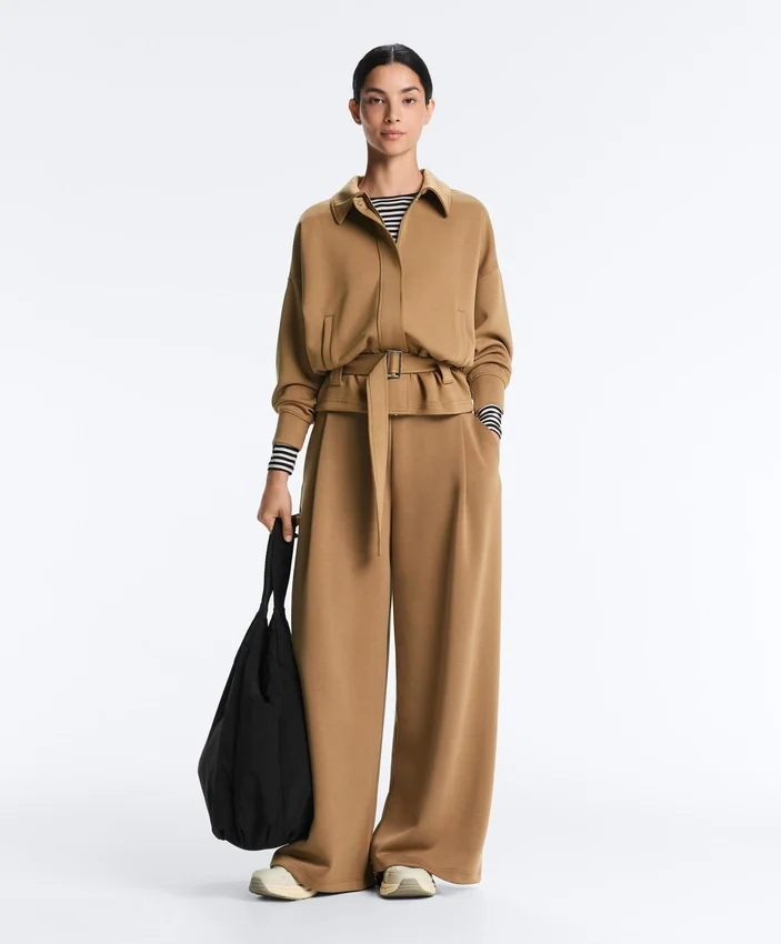 Hoch taillierte Twill-Hose mit weitem Bein und Falten Hoch taillierte Twill-Hose mit weitem Bein und Falten