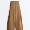 Hoch taillierte Twill-Hose mit weitem Bein und Falten Hoch taillierte Twill-Hose mit weitem Bein und Falten