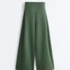 Hoch taillierte Twill-Hose mit weitem Bein und Falten Hoch taillierte Twill-Hose mit weitem Bein und Falten
