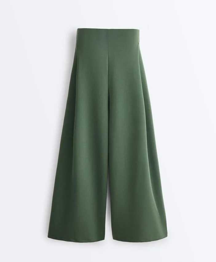 Hoch taillierte Twill-Hose mit weitem Bein und Falten Hoch taillierte Twill-Hose mit weitem Bein und Falten