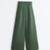 Hoch taillierte Twill-Hose mit weitem Bein und Falten Hoch taillierte Twill-Hose mit weitem Bein und Falten